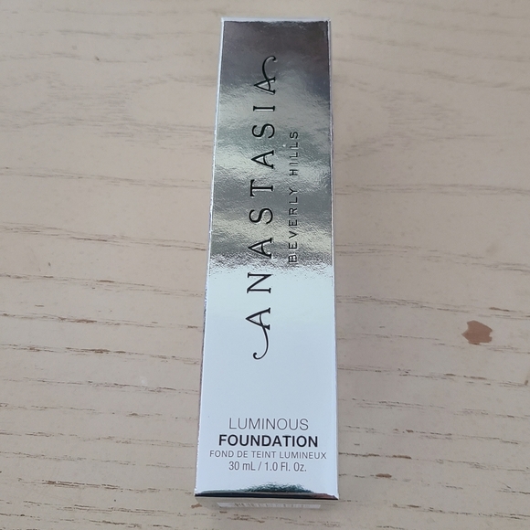 Anastasia Luminous Foundation 230N - Picture 2 of 5